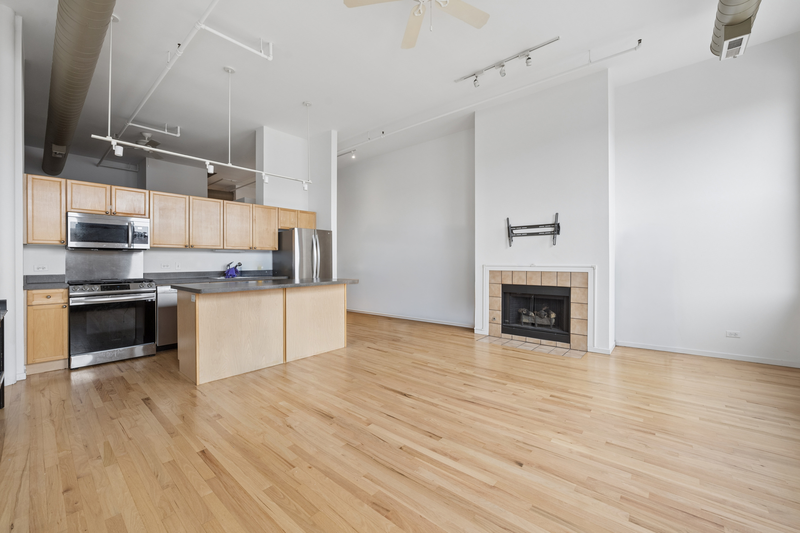 3151 N Lincoln Avenue 304