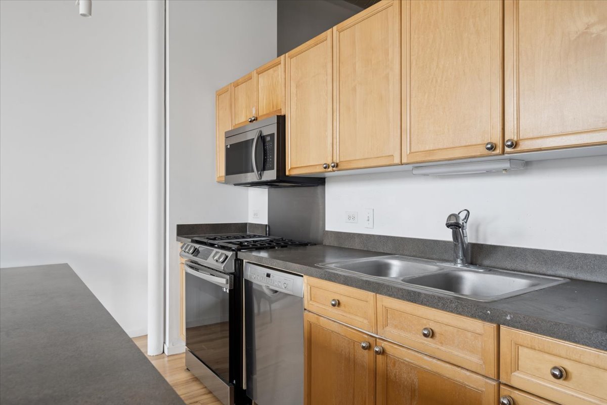3151 N Lincoln Avenue 304