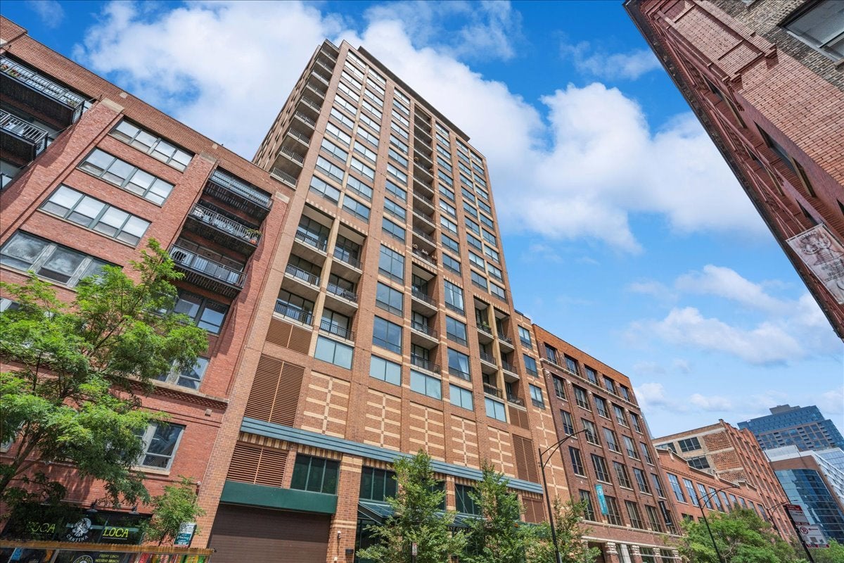 400 W Ontario Street 1404