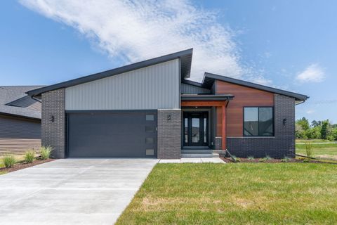 Photo of 1413 Colonial Court, Eldridge, IA 52748 (MLS # 12623574)