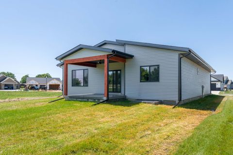 Tiny photo for 1413 Colonial Court, Eldridge, IA 52748 (MLS # 12623574)