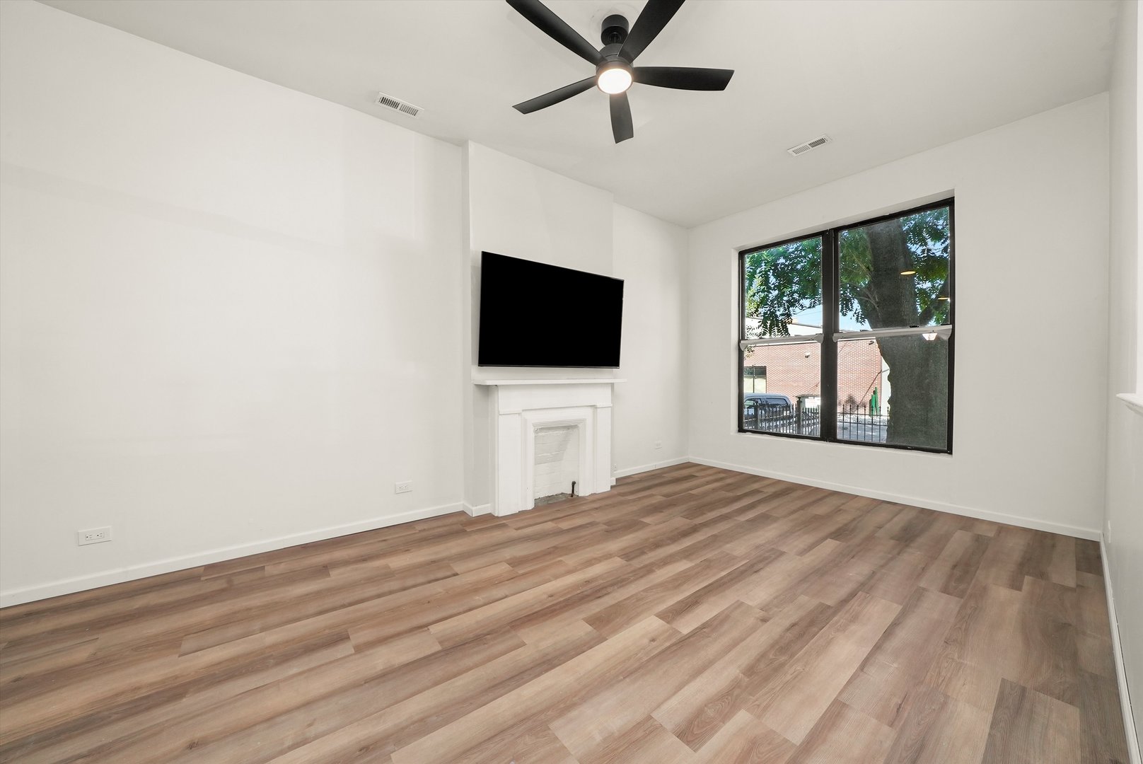 2345 W Grenshaw Street