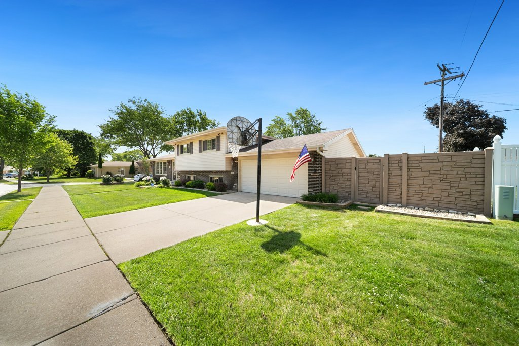365 W Myrick Avenue