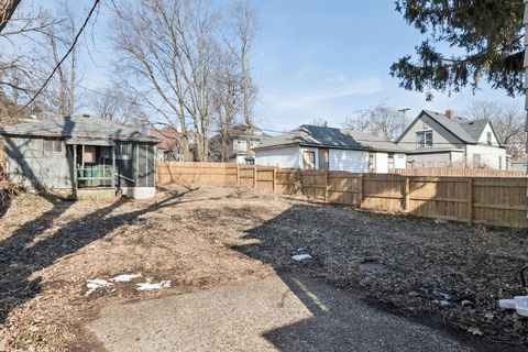 Tiny photo for 705 W Market Street, Bloomington, IL 61701 (MLS # 12566627)