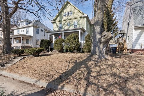 Tiny photo for 705 W Market Street, Bloomington, IL 61701 (MLS # 12566627)
