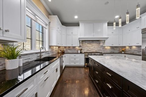 Tiny photo for 641 Lakeside Drive, Hinsdale, IL 60521 (MLS # 12586888)