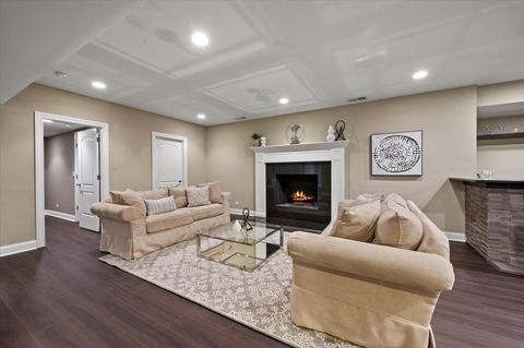 Tiny photo for 641 Lakeside Drive, Hinsdale, IL 60521 (MLS # 12586888)