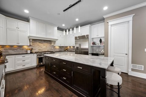 Tiny photo for 641 Lakeside Drive, Hinsdale, IL 60521 (MLS # 12586888)