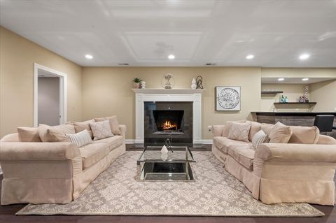 Tiny photo for 641 Lakeside Drive, Hinsdale, IL 60521 (MLS # 12586888)