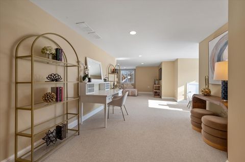 Tiny photo for 641 Lakeside Drive, Hinsdale, IL 60521 (MLS # 12586888)