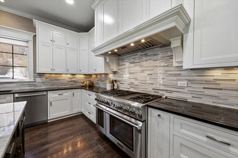 Tiny photo for 641 Lakeside Drive, Hinsdale, IL 60521 (MLS # 12586888)