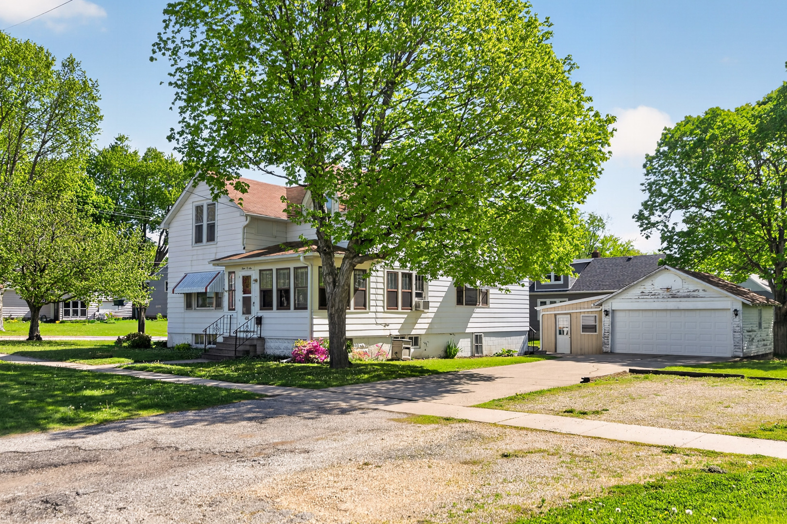 406 S Locust Street