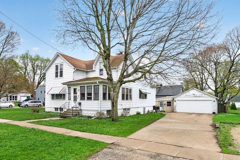 Photo of 406 S Locust Street, Sycamore, IL 60178 (MLS # 12594554)