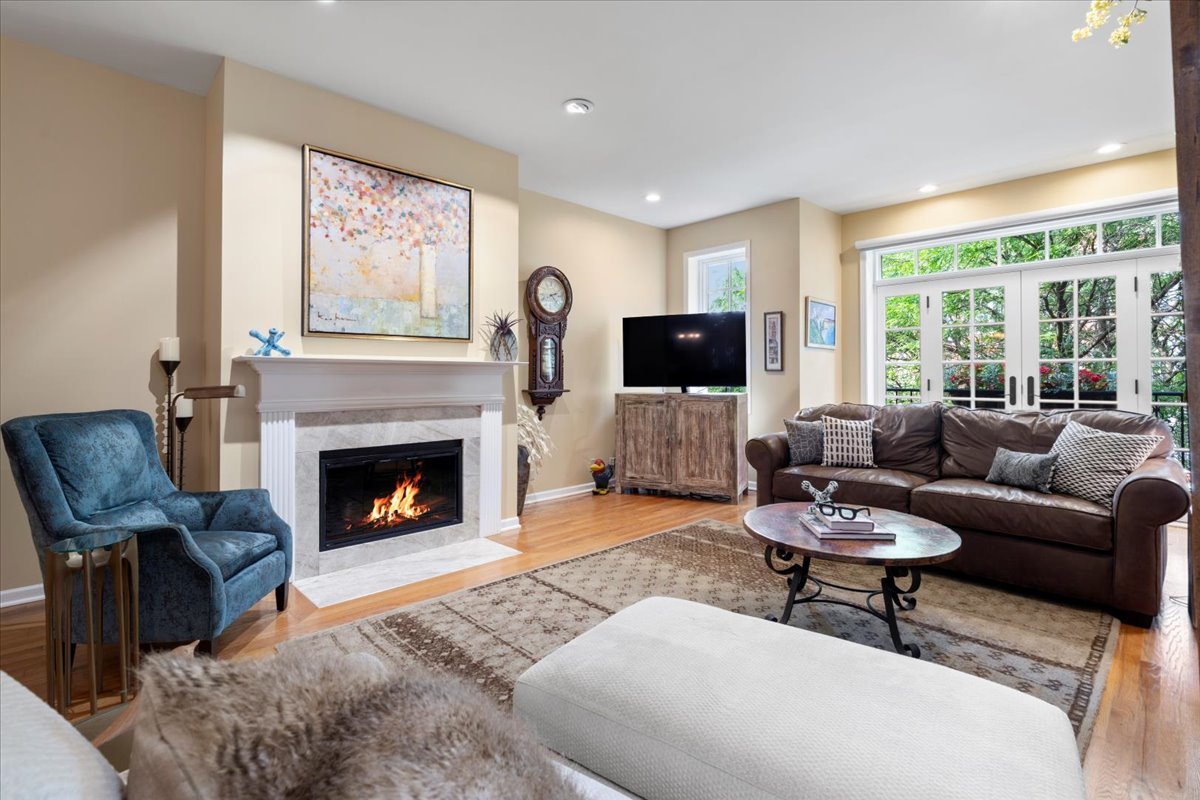 637 W Wrightwood Avenue 4W