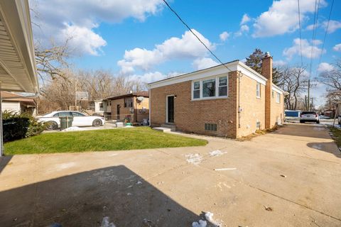 Tiny photo for 14208 Ingleside Avenue, Dolton, IL 60419 (MLS # 12547331)