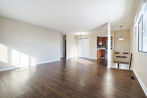 Tiny photo for 107 TONSET Court #107, Schaumburg, IL 60193 (MLS # 12527216)