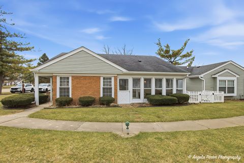 Tiny photo for 7202 Oxford Circle #237, Fox Lake, IL 60020 (MLS # 12580338)