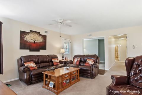Tiny photo for 7202 Oxford Circle #237, Fox Lake, IL 60020 (MLS # 12580338)