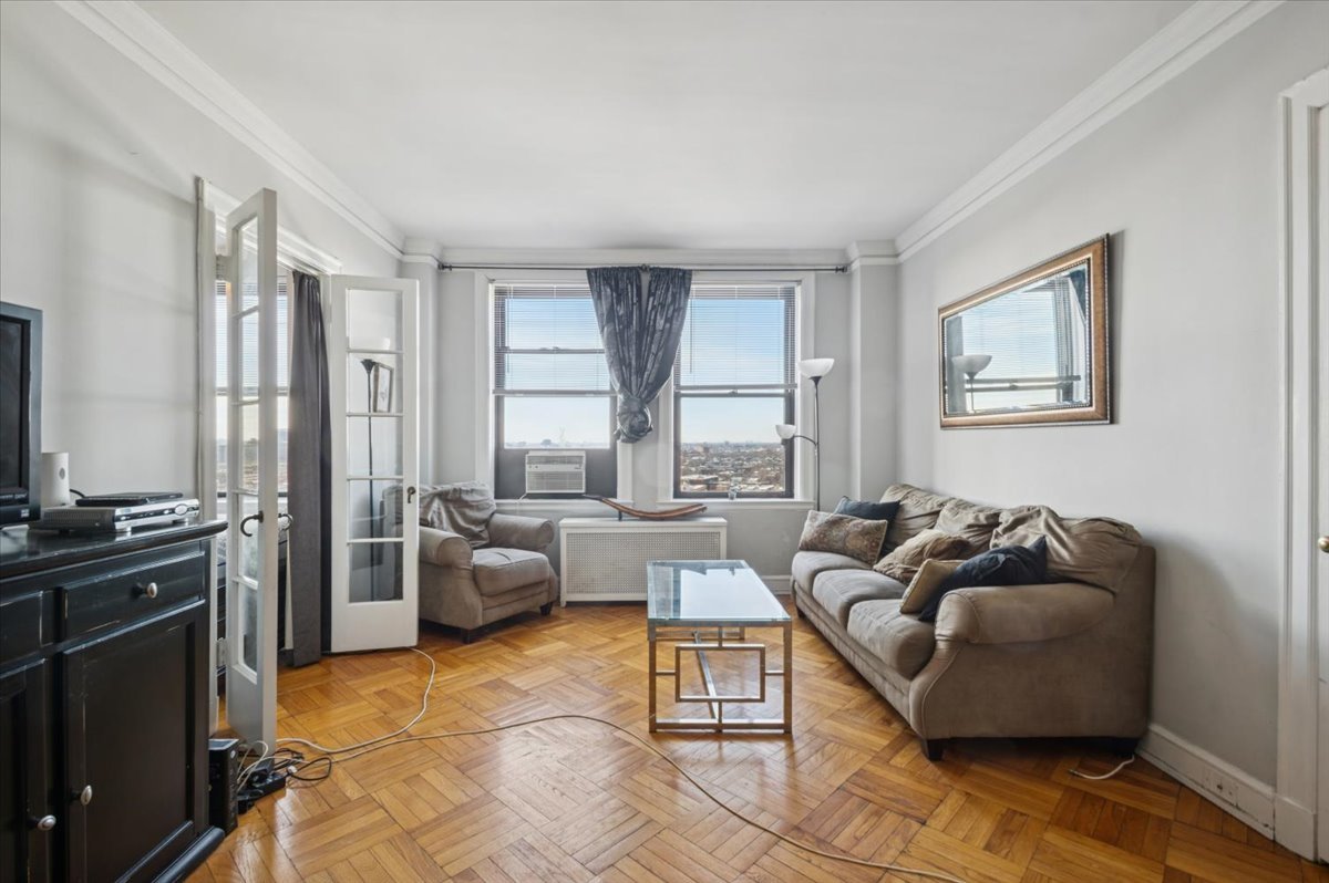 2000 N Lincoln Park West 1311