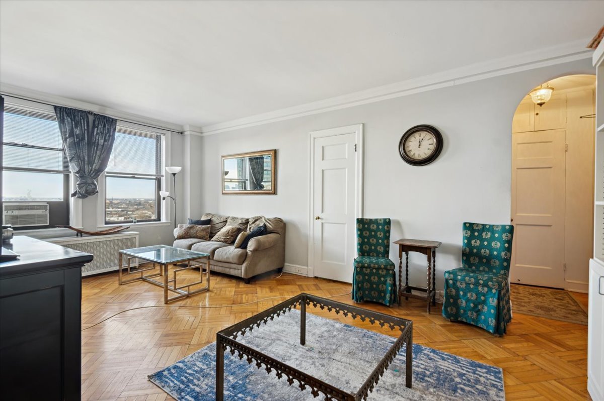 2000 N Lincoln Park West 1311