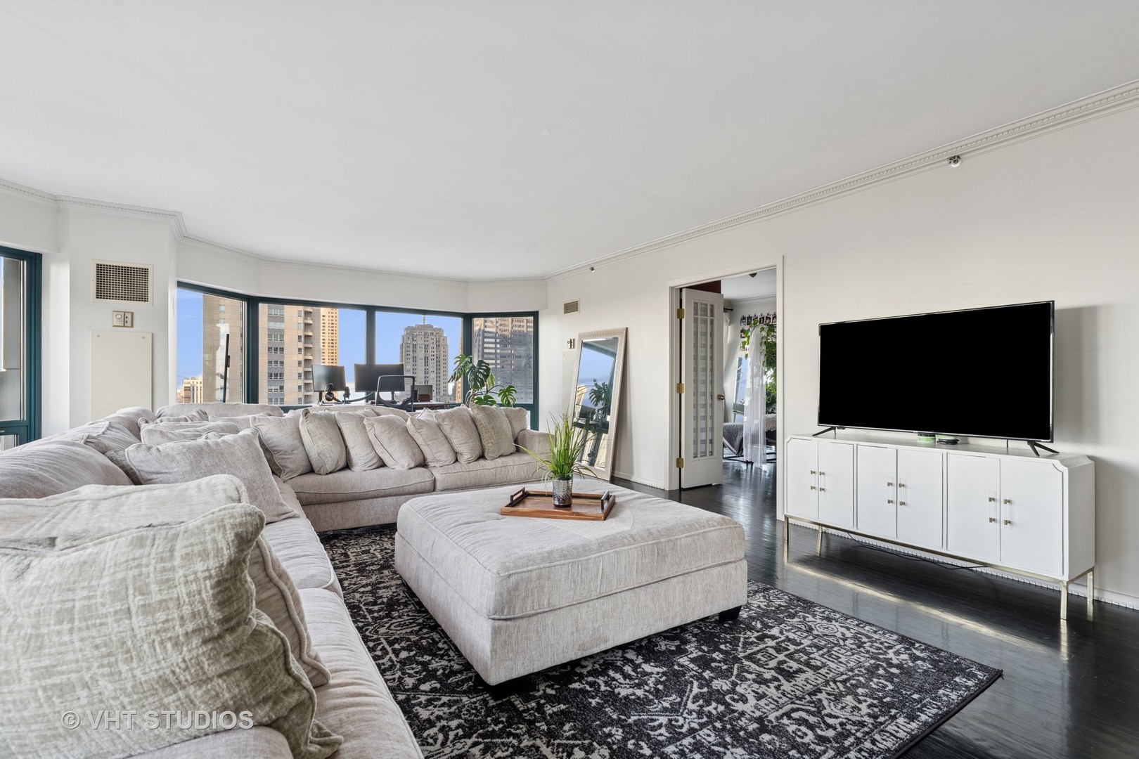 100 E Huron Street 2202