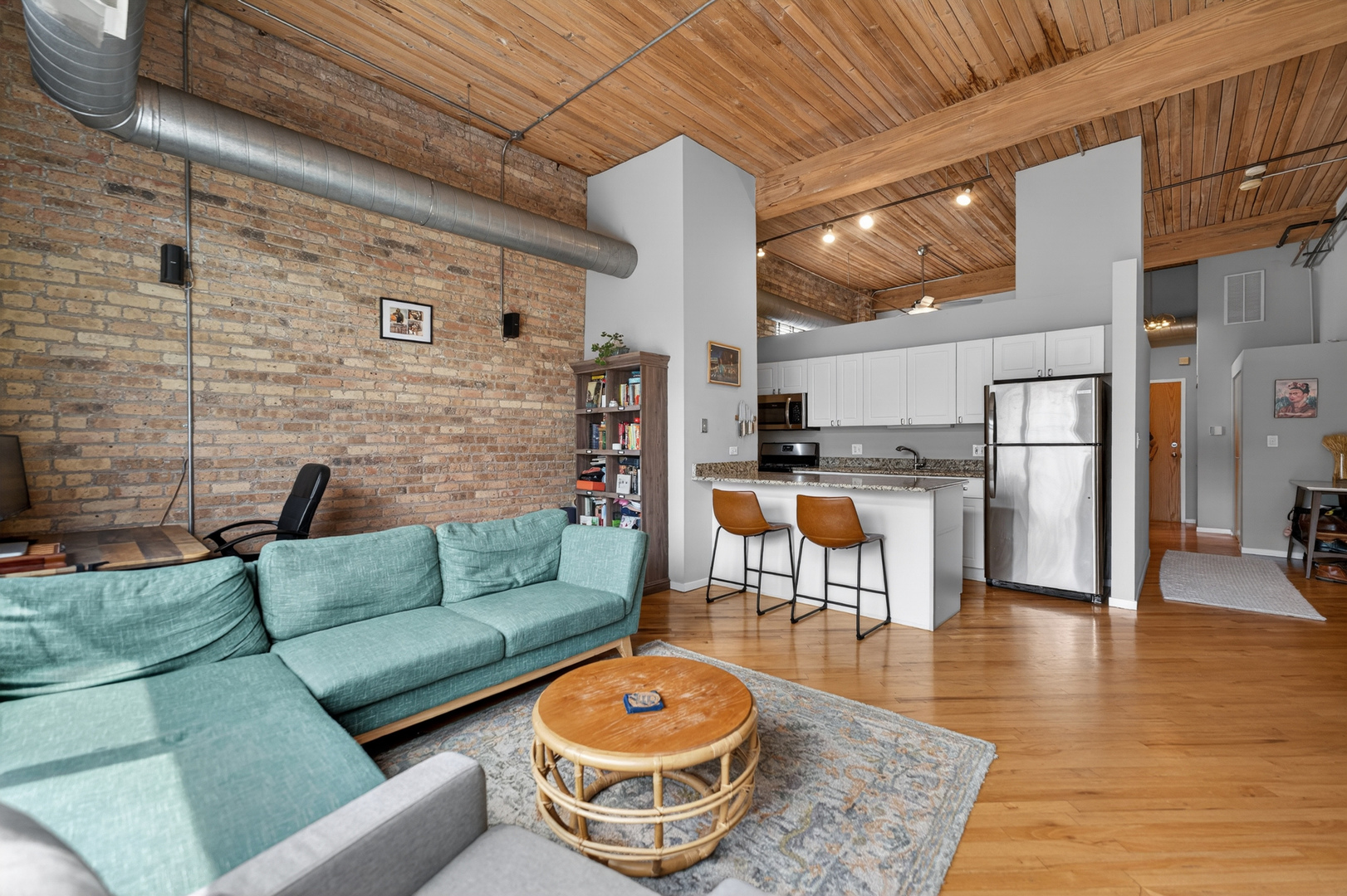 2333 W Saint Paul Avenue 300