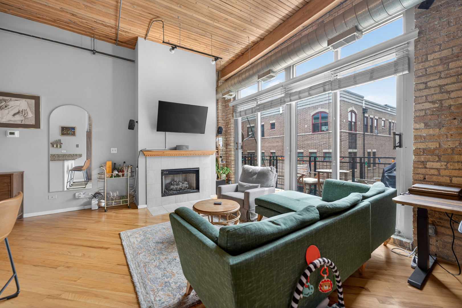 2333 W Saint Paul Avenue 300