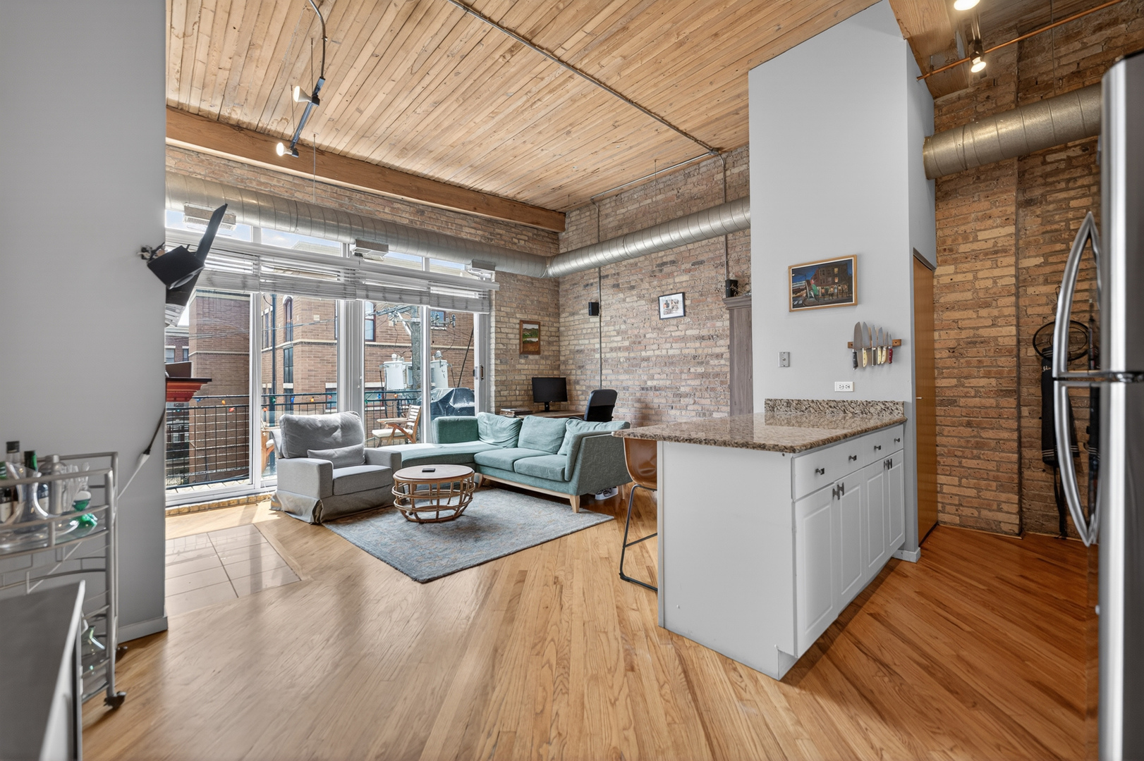 2333 W Saint Paul Avenue 300
