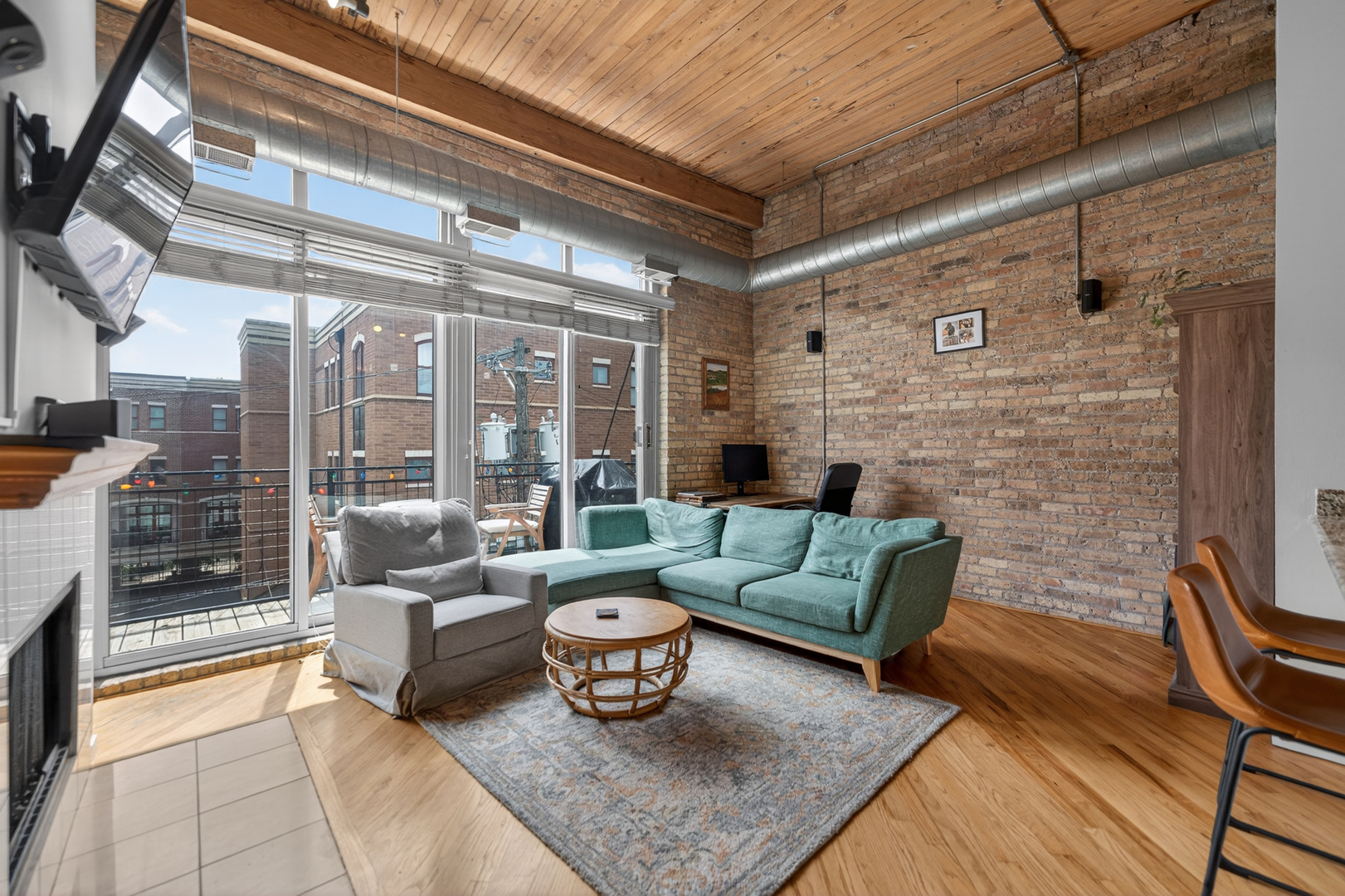 2333 W Saint Paul Avenue 300