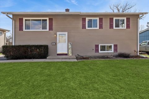 Tiny photo for 36615 N Streamwood Drive, Gurnee, IL 60031 (MLS # 12595231)