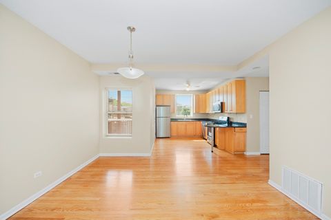Tiny photo for 1243 W ROSEMONT Avenue #3W, Chicago, IL 60660 (MLS # 12475714)