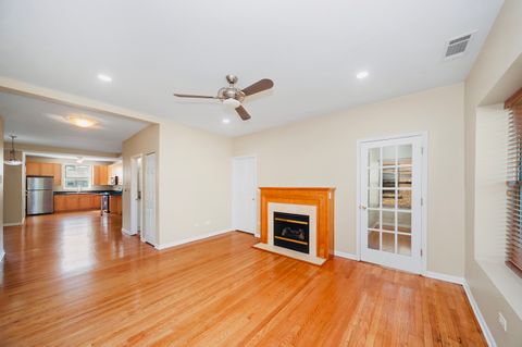 Tiny photo for 1243 W ROSEMONT Avenue #3W, Chicago, IL 60660 (MLS # 12475714)