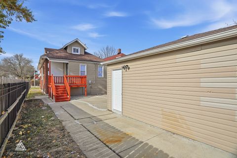 Tiny photo for 1301 N Waller Avenue, Chicago, IL 60651 (MLS # 12516324)