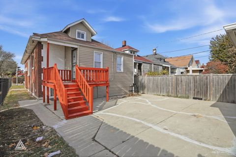 Tiny photo for 1301 N Waller Avenue, Chicago, IL 60651 (MLS # 12516324)