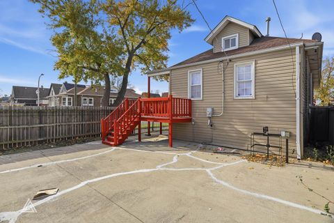 Tiny photo for 1301 N Waller Avenue, Chicago, IL 60651 (MLS # 12516324)