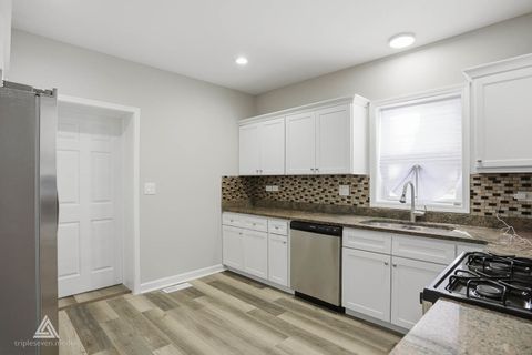 Tiny photo for 1301 N Waller Avenue, Chicago, IL 60651 (MLS # 12516324)