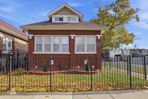 Tiny photo for 1301 N Waller Avenue, Chicago, IL 60651 (MLS # 12516324)