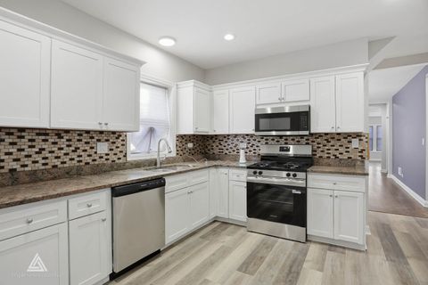 Tiny photo for 1301 N Waller Avenue, Chicago, IL 60651 (MLS # 12516324)