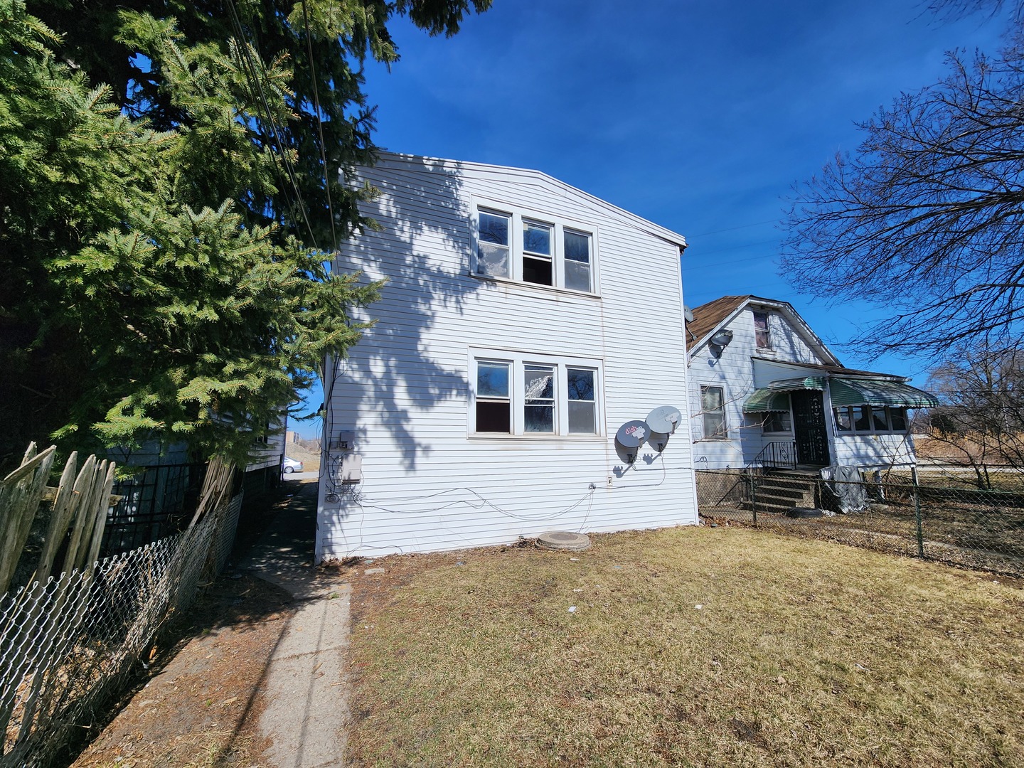 54 E 137th Place