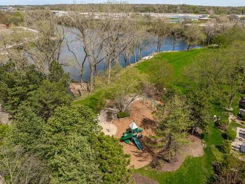 Tiny photo for 120 Carriage Way Drive #B101, Burr Ridge, IL 60527 (MLS # 12618755)