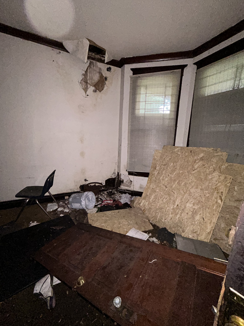 7941 S Burnham Avenue