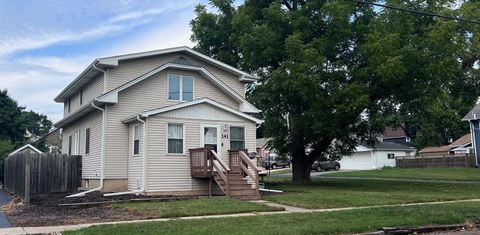 Photo of 141 N Lord Avenue, Carpentersville, IL 60110 (MLS # 12634170)