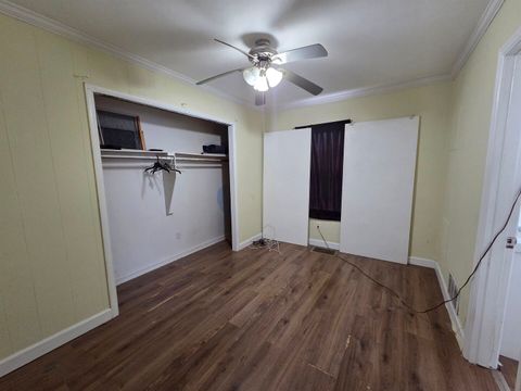 Tiny photo for 710 S Main Street, Harrisburg, IL 62946 (MLS # 100000377)