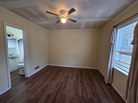 Tiny photo for 710 S Main Street, Harrisburg, IL 62946 (MLS # 100000377)