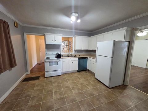 Tiny photo for 710 S Main Street, Harrisburg, IL 62946 (MLS # 100000377)