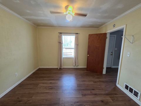 Tiny photo for 710 S Main Street, Harrisburg, IL 62946 (MLS # 100000377)