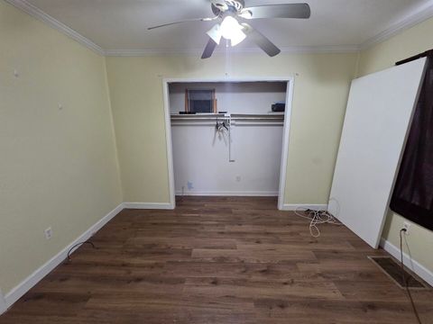 Tiny photo for 710 S Main Street, Harrisburg, IL 62946 (MLS # 100000377)