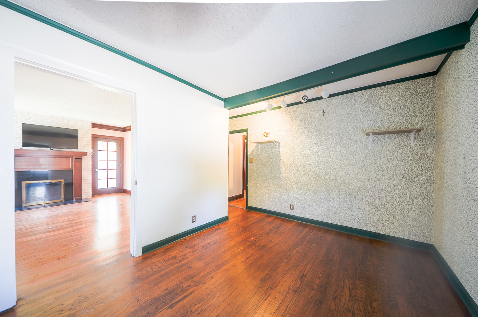 221 W Courtland Street