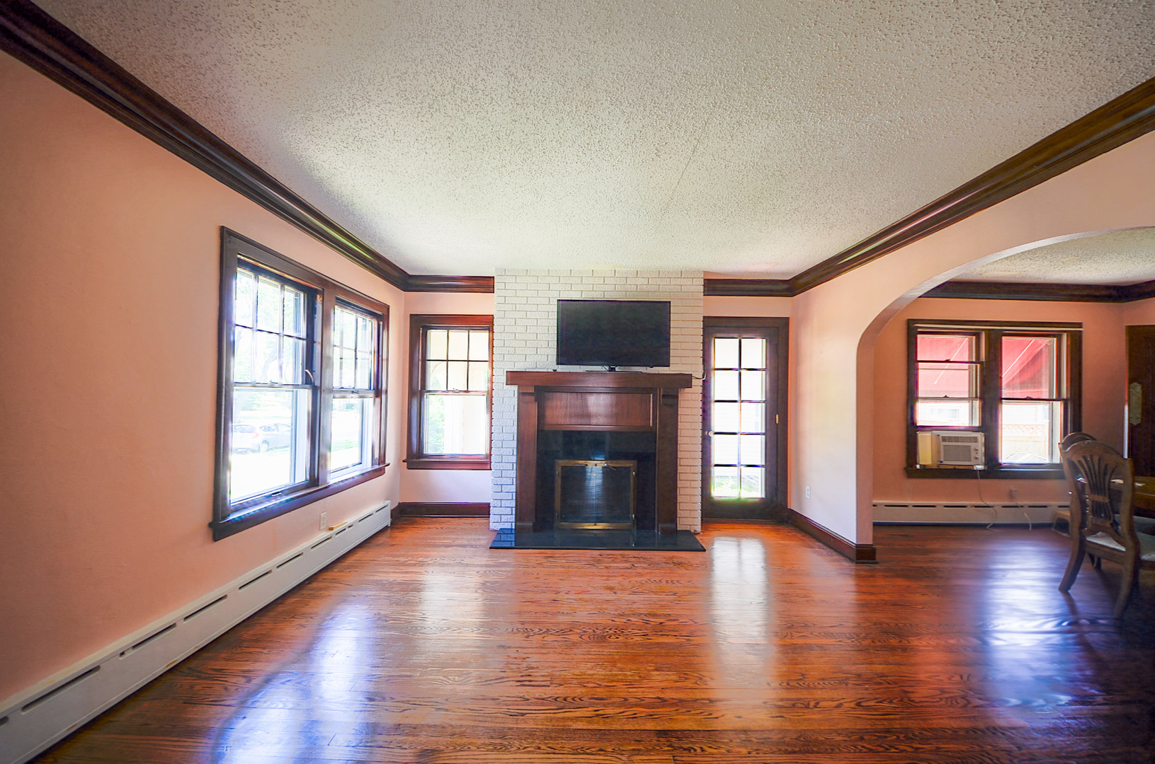 221 W Courtland Street