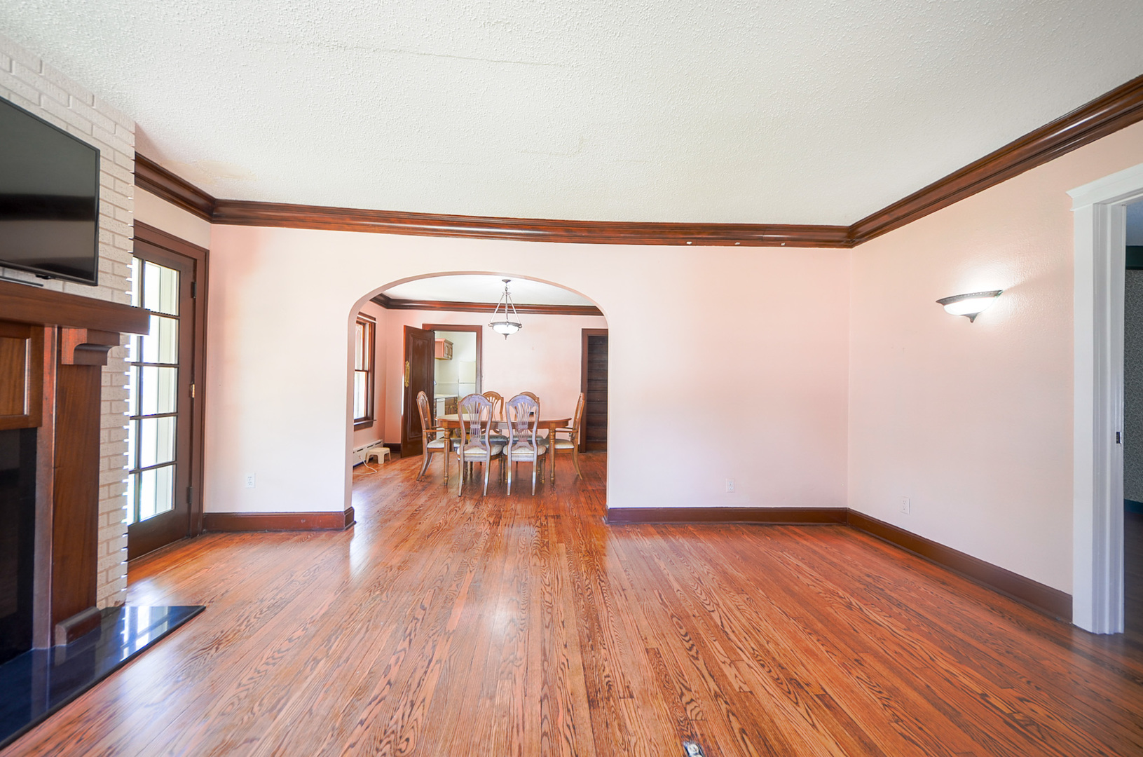 221 W Courtland Street